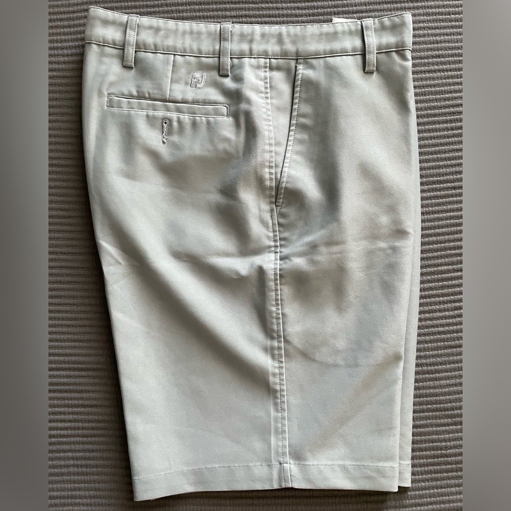 Men’s FootJoy golf shorts
